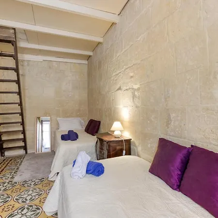 Vlt214- 2 Bedroom Townhouse * Valletta