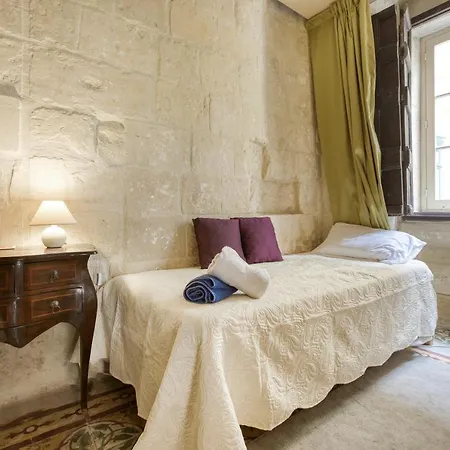 Vlt214- 2 Bedroom Townhouse *