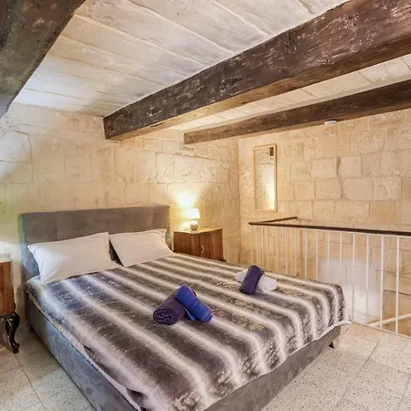 Vlt214- 2 Bedroom Townhouse * La Valeta